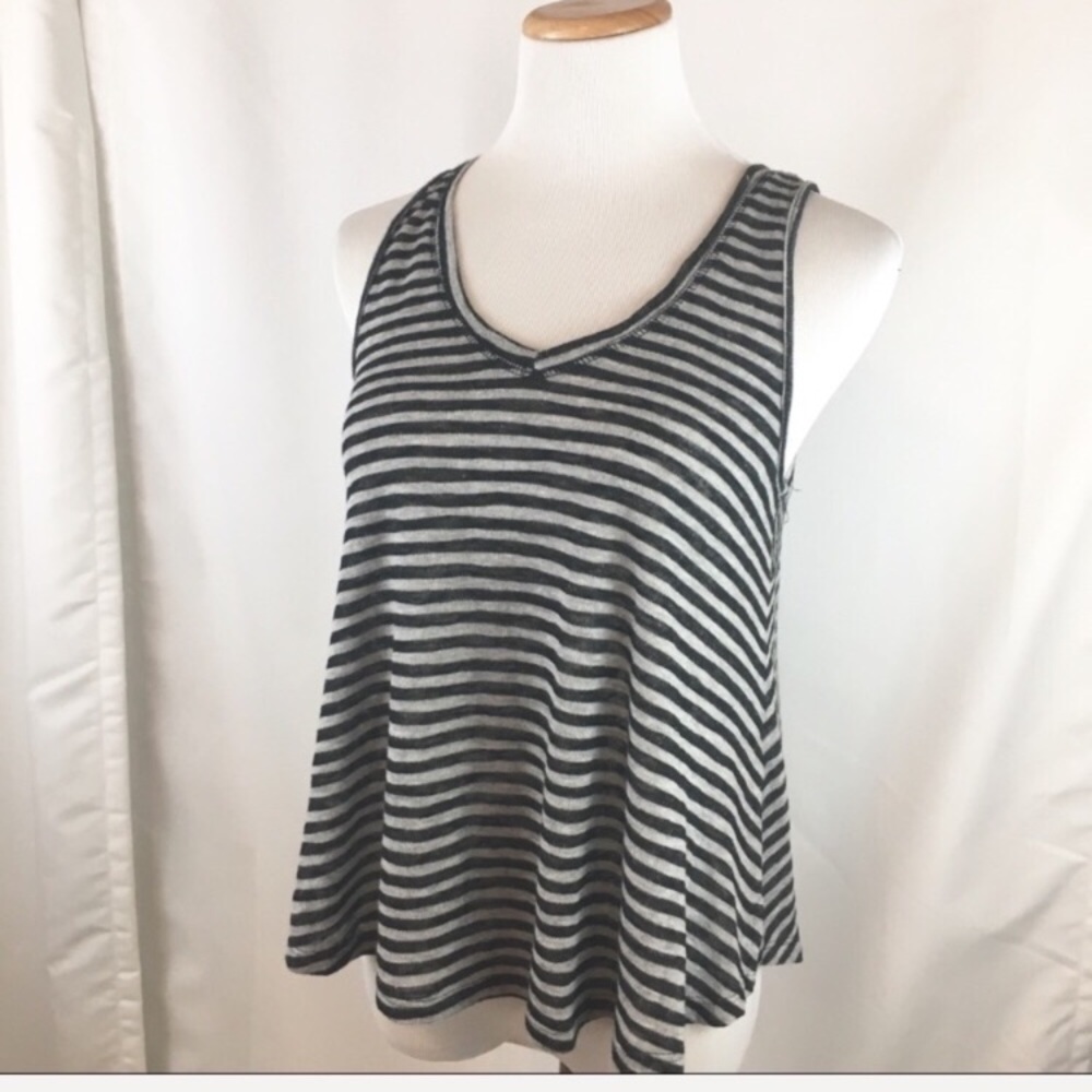 ✨5 FOR $25✨  NWT One Clothing Gray Black Swingy Stripe Tank Top - Picture 2 of 7